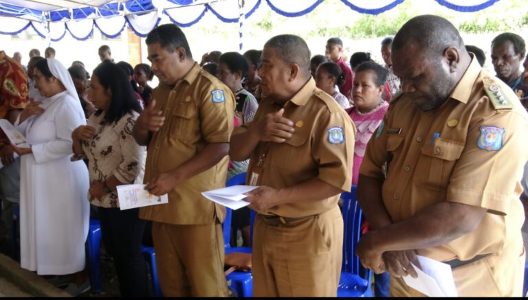 Pemerintah turut hadir dalam perayaan pemberkatan gedung baru SD YPPK St. Bonaventura, Klamono 