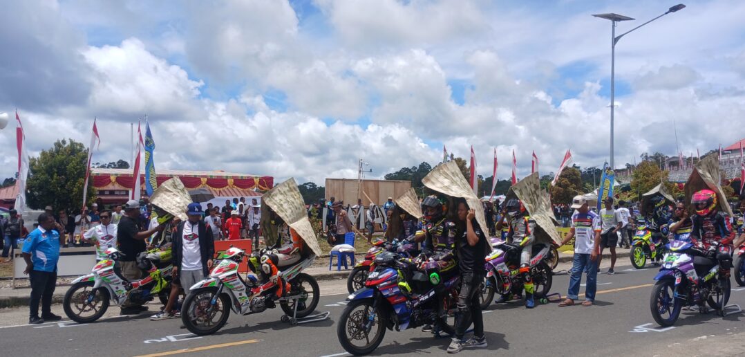 Sentuhan Budaya Lokal: Koba-Koba Jadi Daya Tarik di Puncak Roadrace KNPI Maybrat 2025