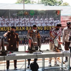 Kepolisian Nabire Melakukan Pemusnahan Barang Bukti Berupa Senpi