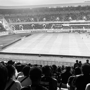 Peluit Wasit dan Tatapan Bakit