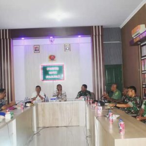 Anggota Komisi I DPR-RI Yan Permenas Mandenas Berkunjung di Kodim Fakfak