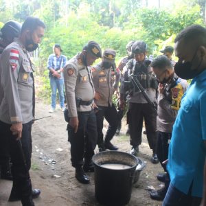 Polisi Musnahkan 500 Liter Miras Lokal Di Nabire