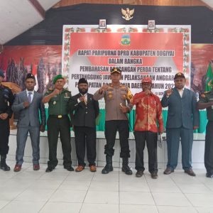 Kapolres Dogiyai Didampingi Danpos Brimob Moanemani dan Danramil Moanemani serta Danramil Mapia Menyampaikan Sitkamtibmas di Kabupaten Dogiya