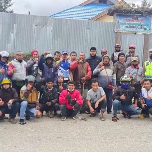 Sukseskan OPERASI ZEBRA CARTENZ 2022 Sat Lantas Polres Paniai Bersama Comunitas Ojek Kabupaten Paniai Melakasanakan Kegiatan Bakti Sosial