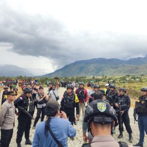 Polisi Lerai Pertikaian Dua Kelompok Masyarakat di Kampung Ilekma, Kabupaten Jayawijaya