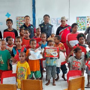 Penyaluran bantuan di yayasan Siloam Kalibobo