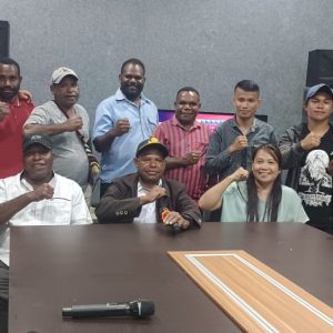 Dukcapil Kabupaten Intan Jaya Lakukan Perekaman E-KTP Ke Setiap Distrik Dengan Starlink