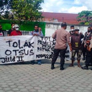 Solidaritas Mahasiswa, Pemuda dan Rakyat Papua Menolak Kedatangan Komisi II DPR RI Di Nabire